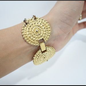 Gold tone vintage bracelet